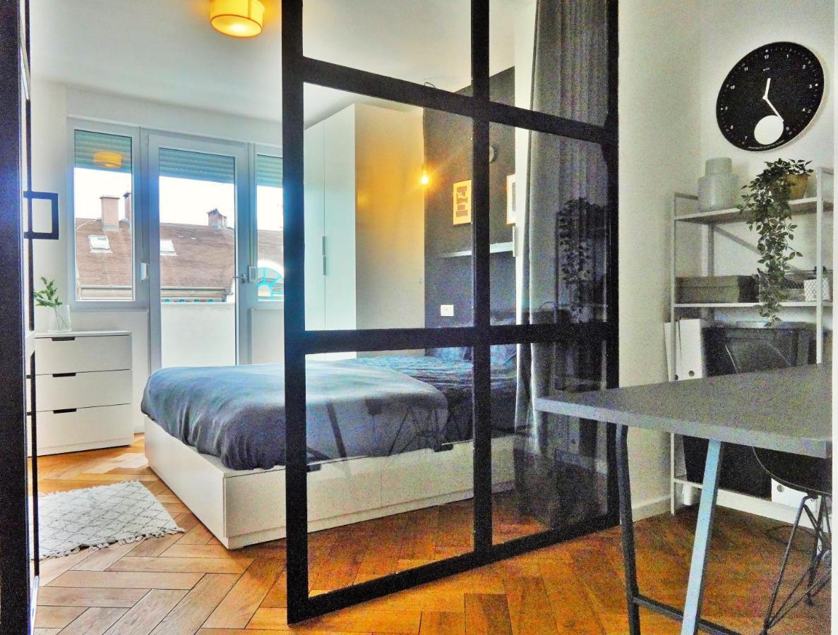 Poet'S Street Apartment ซาเกร็บ ภายนอก รูปภาพ