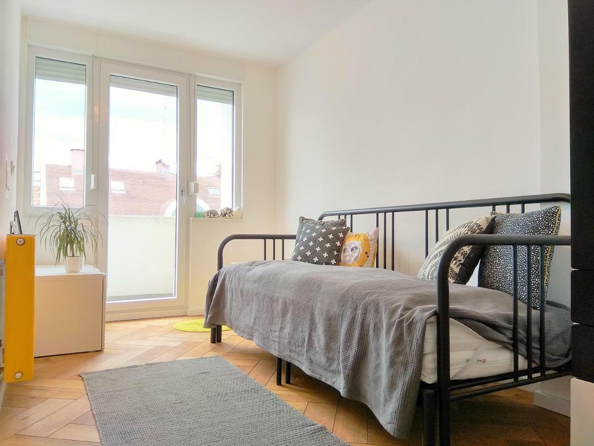 Poet'S Street Apartment ซาเกร็บ ภายนอก รูปภาพ